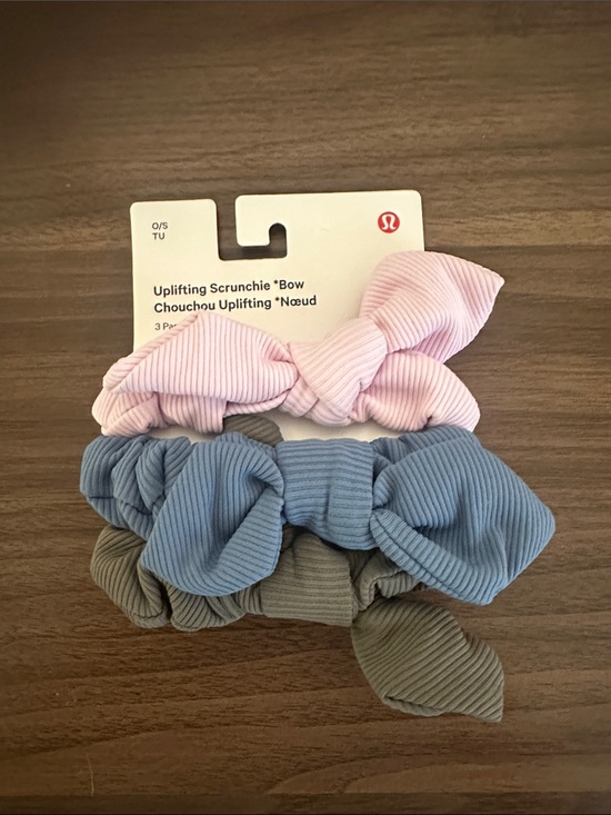 lululemon athletica Accessories - Lululemon Uplifting Bow Scrunchie 3 Pack
Meadowsweet Pink/Utility Blue/Carbon Du